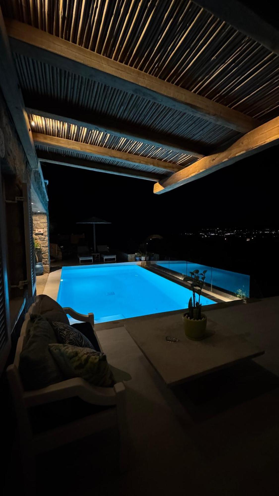 Mykonos Village אנו מרה